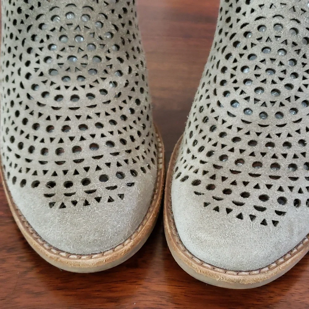 JEFFREY CAMPBELL Rosalee Suede Ankle Booties Taupe Greige Almond Toe Size 7.5 - Picture 9 of 15